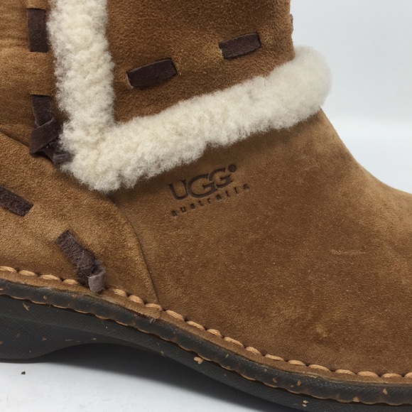 UGG Australia 5674 Boots Like New Size 6 - Picture 3 of 8
